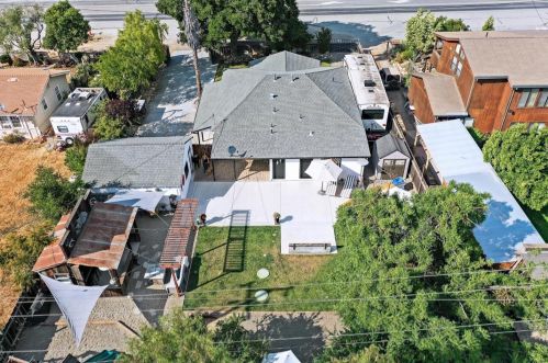 3130 Airline Hwy, Hollister CA  95023-9725 exterior