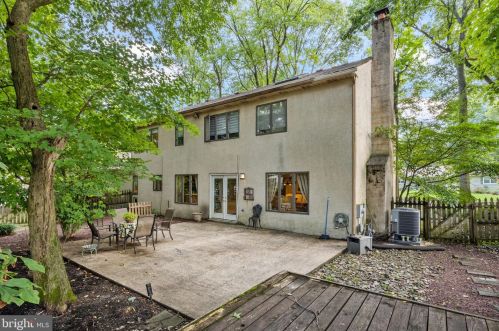 402 Ramsey Rd, Yardley PA 19067-4642 exterior