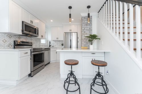 820 County Line Rd, Amityville NY  11701-1752 exterior