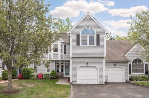 102 Morningside Ct, Huntington, CT 06484-4349