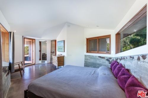 2440 Minard Rd, Topanga CA  90290-3402 exterior