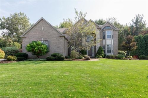 36221 Fernway Cir, Avon, OH 44011-3421