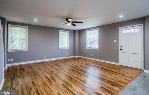 156 Riverview Dr, New Castle DE  19720-2732 exterior