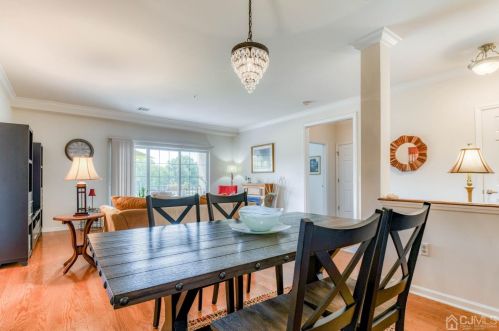 307 Regency Pl, Woodbridge NJ  07095-1032 exterior