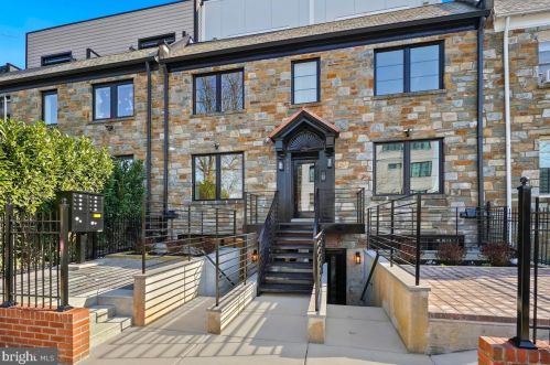 1605 Holbrook St, Washington, DC 20002-2533