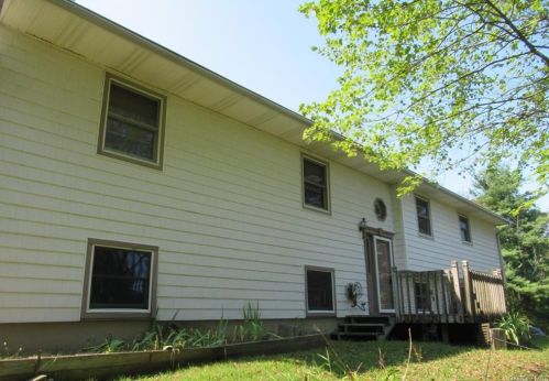 101 Shale Dr, Middletown NY  10940-7121 exterior