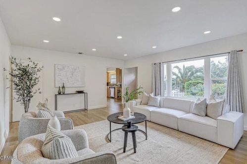 2919 El Caminito, Glendale CA  91214-2006 exterior