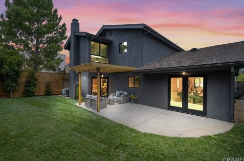 4070 Bakman Ave, North Hollywood CA  91602-3302 exterior