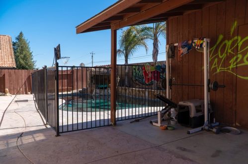 5836 Stretch Dr, Riverbank CA  95367-3110 exterior