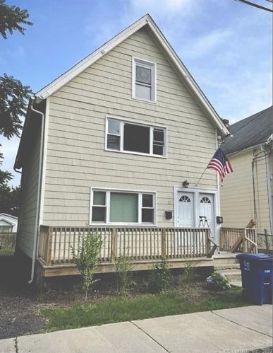 8 Jetland Pl, Bridgeport CT  06605-3318 exterior