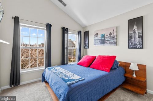 317 Baish Dr, Leesburg VA 20175-6149 exterior