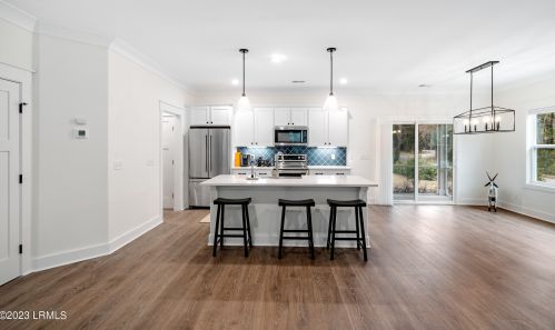 2 Faculty Dr, Beaufort SC  29907-2528 exterior