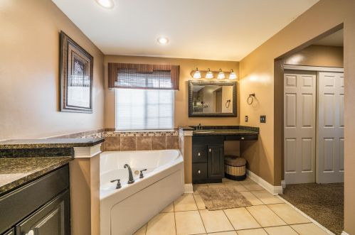 9663 Manassas Dr, Florence KY  41042-8318 exterior