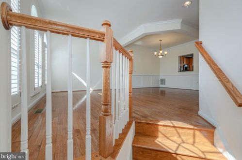 8240 Gunston Commons Way, Lorton VA  22079-5027 exterior