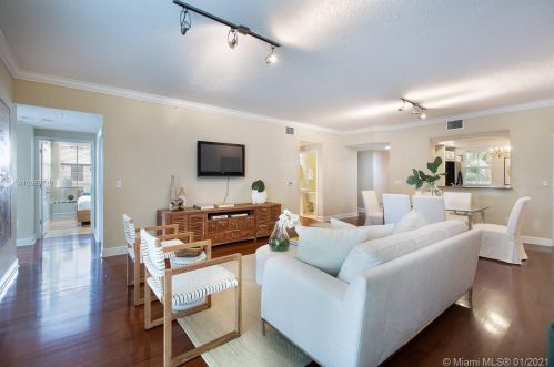 7572 102nd St, Miami, FL 33156-3114
