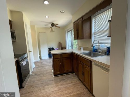 6837 Ridgeway Dr, Springfield VA  22150-3025 exterior