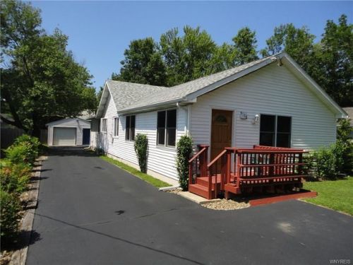 9104 Iroquois St, Angola NY  14006-9685 exterior