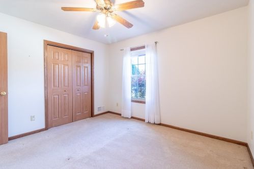 1084 Timberwood Dr, Beaver Falls PA 15010-1614 exterior