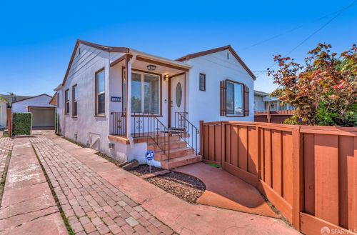 1244 106th Ave, Oakland CA  94603-3814 exterior