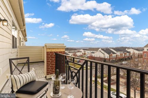 43589 Mcdowell Sq, Leesburg VA  20176-6528 exterior