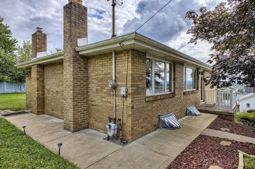 54 Observatory St, Manor, PA 15665-9748