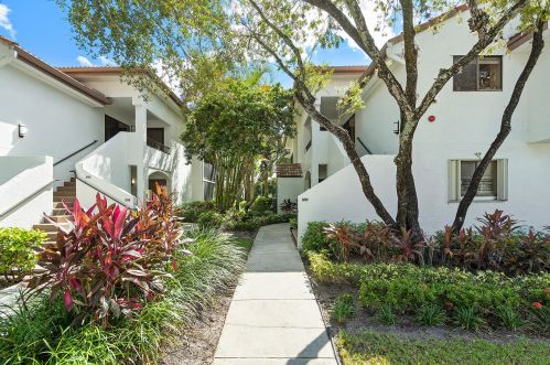 7272 Clunie Pl, Delray Beach, FL 14703-3236