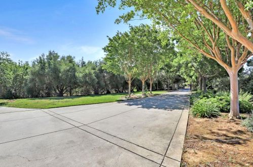 10000 Walter Welsher Ct, Gilroy CA  95020-9704 exterior