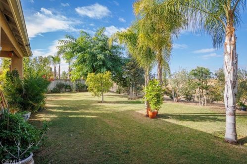 6608 Montagna Dr, Bakersfield CA  93306-7658 exterior