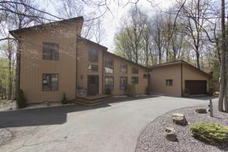 163 Yacht Club Dr, Greentown, PA 18426-7520