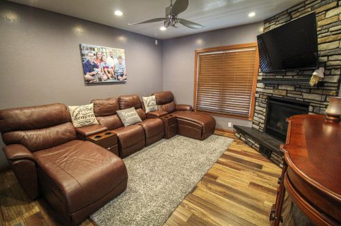 287 Main St, Juneau, WI 53039-1105