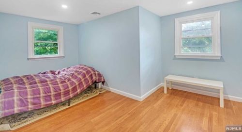 215 Hiawatha Blvd, Oakland NJ  07436-3619 exterior