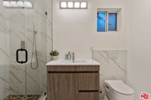 4951 Cedros Ave, Van Nuys CA  91403-1637 exterior