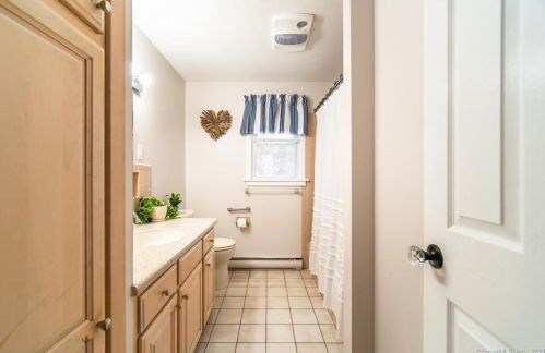 148 Dorothy Dr, Middletown CT  06457-5304 exterior