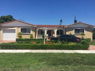 2303 99th Ave, Miami, FL 33165-7529
