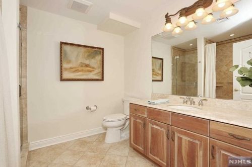 3402 Rio Vista Dr, Mahwah NJ  07430-4005 exterior