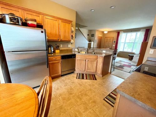 614 Hunter Oaks Blvd, Watertown WI  53094-7730 exterior