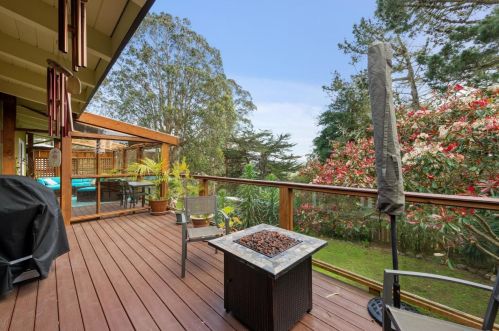 890 Kelmore St, Moss Beach, CA 94038-9725