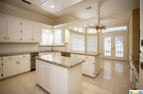 410 Charleston Dr, Victoria TX 77904-3830 exterior