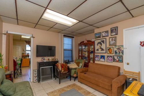634 37th St, Union City, NJ 07087-1517