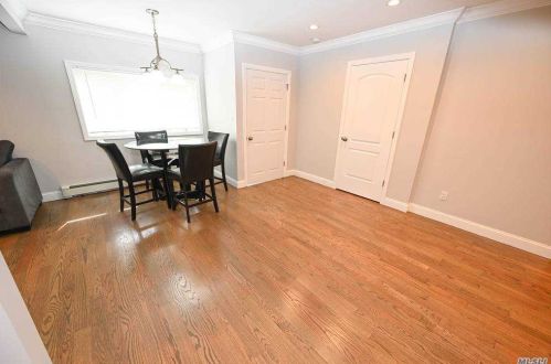 2428 Yorktown St, Rockville Centre, NY 11572-1722