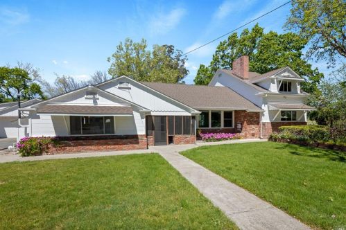 657 Formschlag Ln, Penngrove, CA 94951-9733