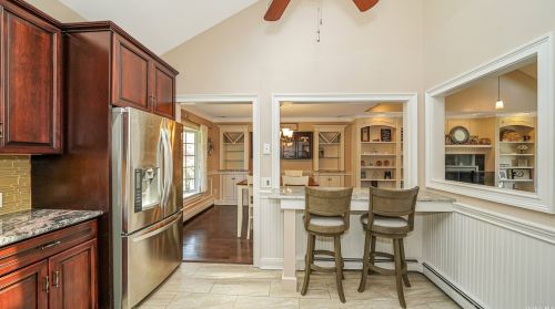 255 Maple St, Islip Manor NY  11751-4801 exterior