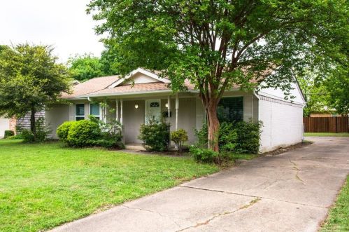 1409 Timberlake Cir, Richardson TX  75080-4125 exterior