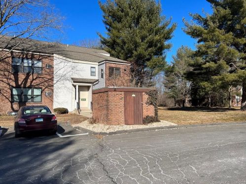 108 Wellington Dr, Farmington, CT 06032-3227