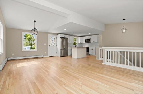 1500 Christine Rd, Mohegan Lake, NY 10547-1731