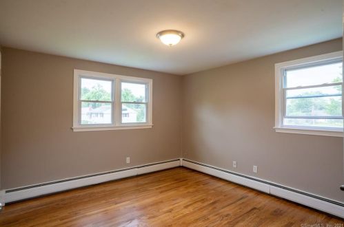 26 Brewer Dr, Bloomfield CT  06002-2010 exterior