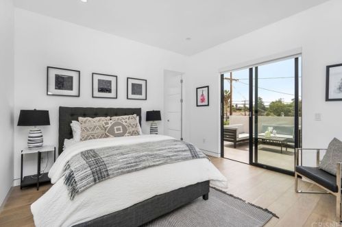 18067 Calvert St, Van Nuys CA 91316-1216 exterior