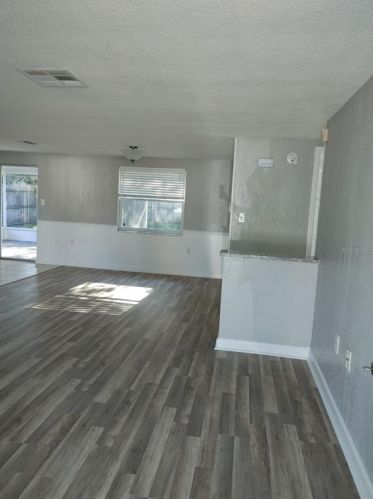9041 Hermitage Ln, Port Richey, FL 34668-5127