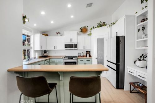 7645 Victoria Ave, Yucca Valley CA  92284-6152 exterior