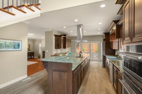 18660 Castle Lake Dr, Morgan Hill CA  95037-9472 exterior